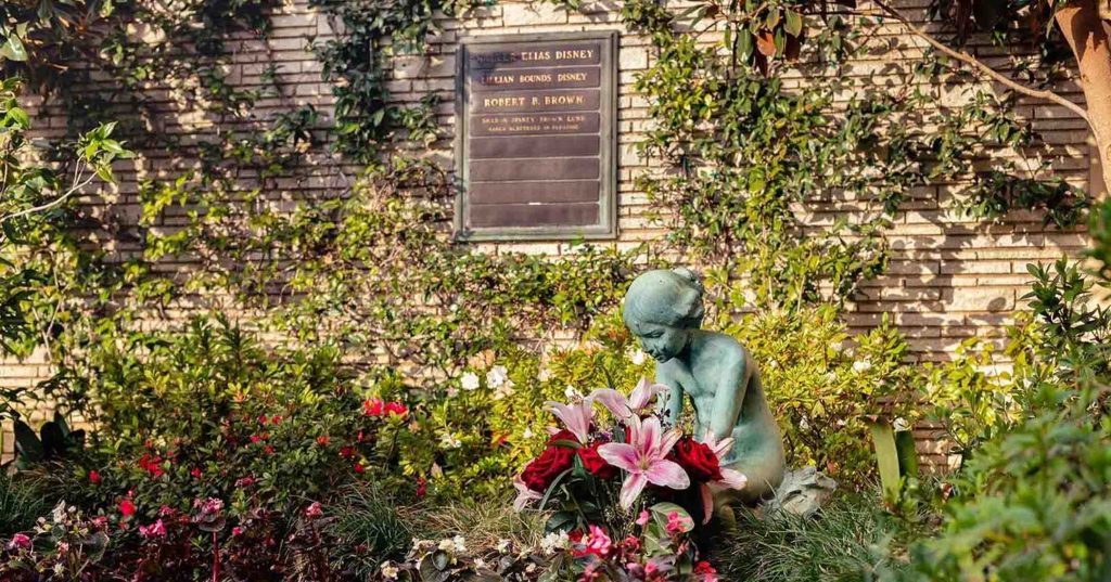 Walt Disney passes away | downtownmarcelinefoundation.us